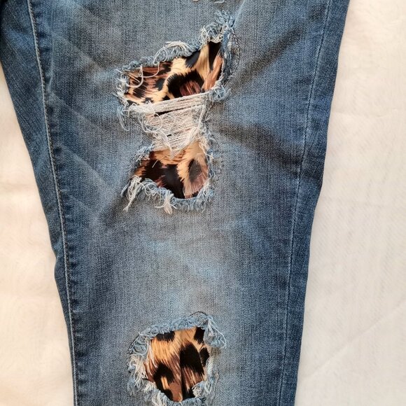 Judy Blue Los Angeles Distressed Grunge Y2K Leopard Print Accents Jeans - Picture 6 of 9